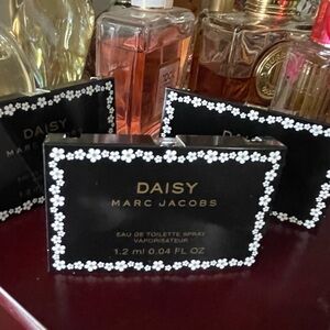 Marc Jacobs Daisy Black and White Floral Box